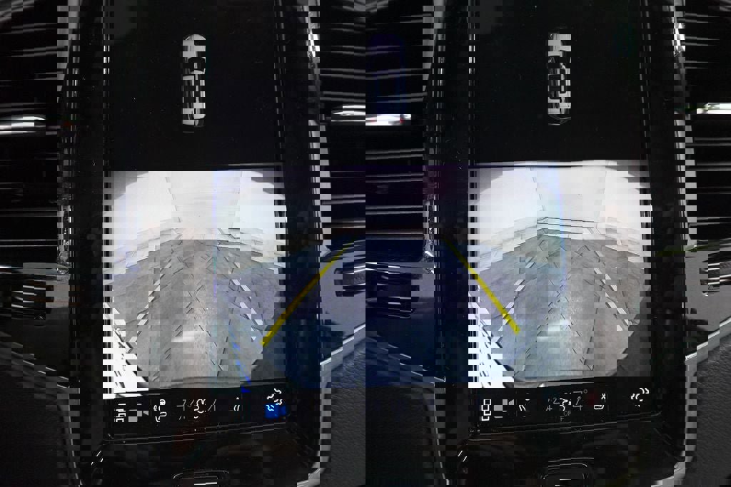 Used 2023 Volvo XC90 B6 Ultimate w/ Protection Package Premier image 18