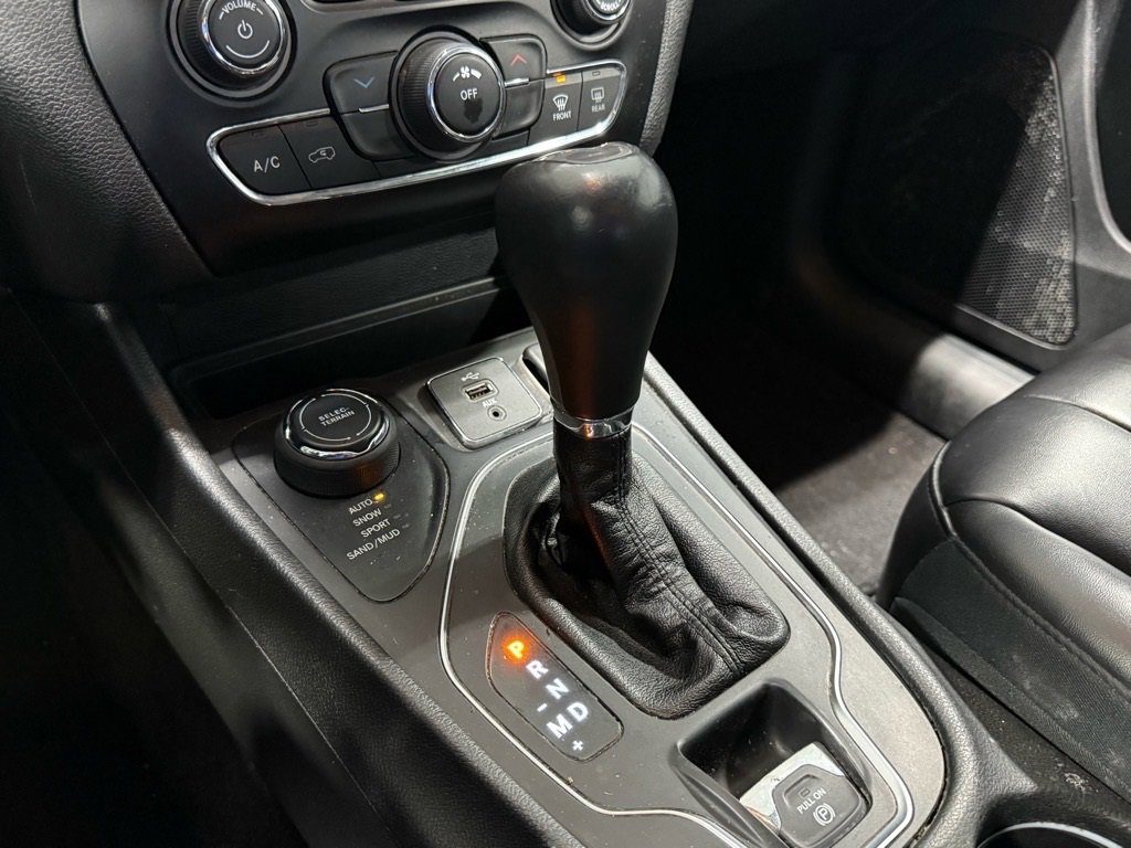 Used 2019 Jeep Cherokee Latitude Plus image 17