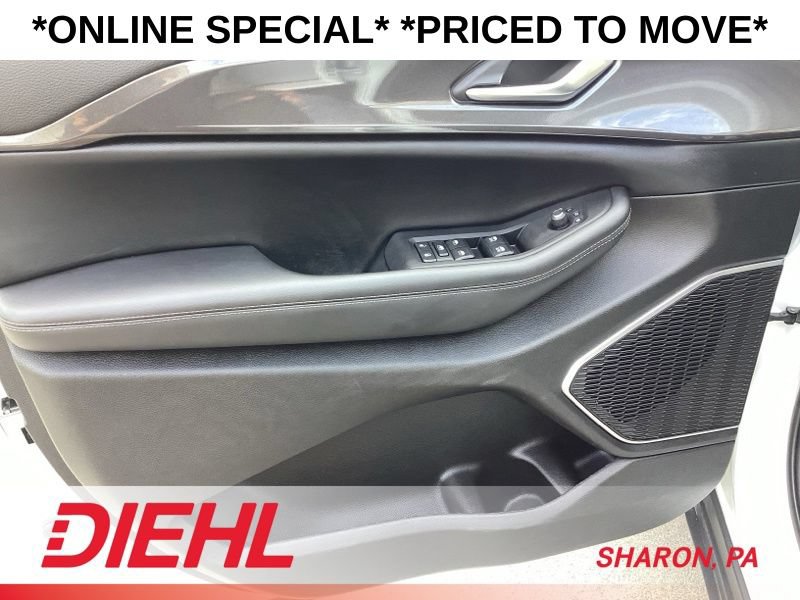 Used 2022 Jeep Grand Cherokee Laredo w/ Luxury Tech Group I AWD/4WD image 23