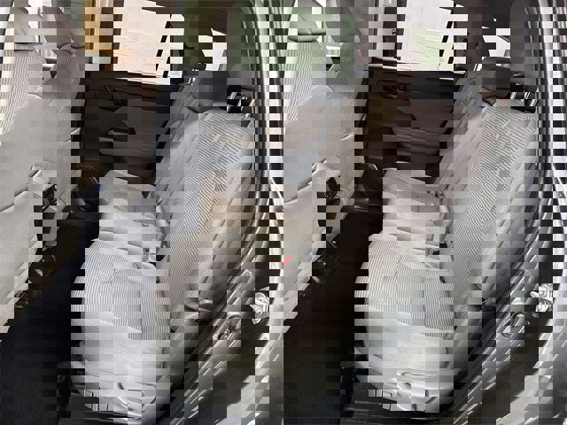 Used 2022 Toyota Highlander LE image 12