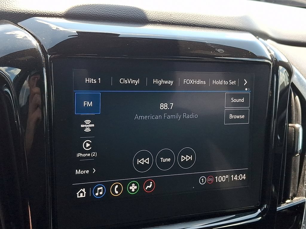 Used 2023 Chevrolet Traverse LT FWD image 16