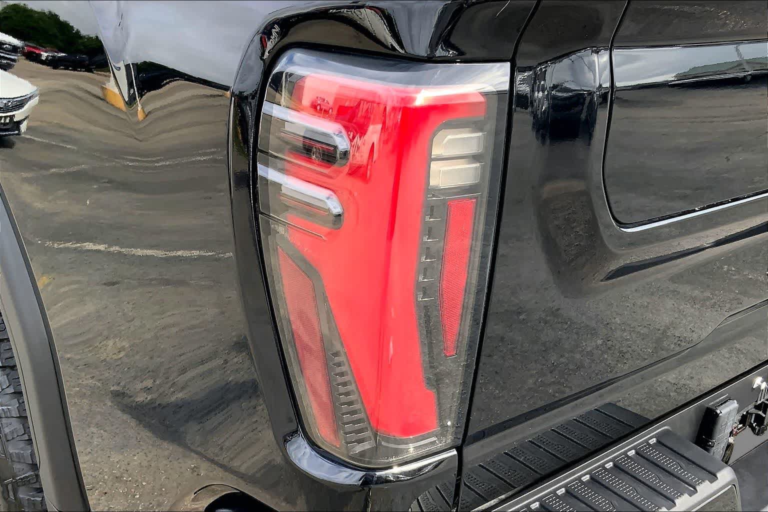 Used 2024 GMC Sierra 2500 AT4 w/ AT4 Premium Plus Package AWD/4WD image 26