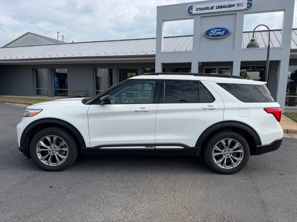 Certified 2022 Ford Explorer XLT w/ Equipment Group 202A AWD/4WD image 2