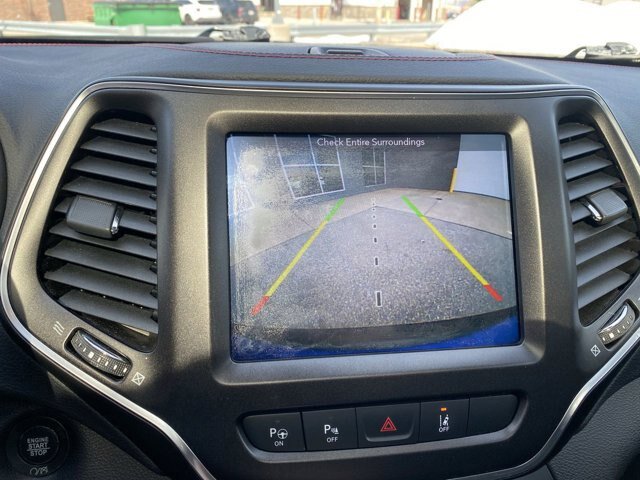 Used 2019 Jeep Cherokee Trailhawk AWD/4WD image 16