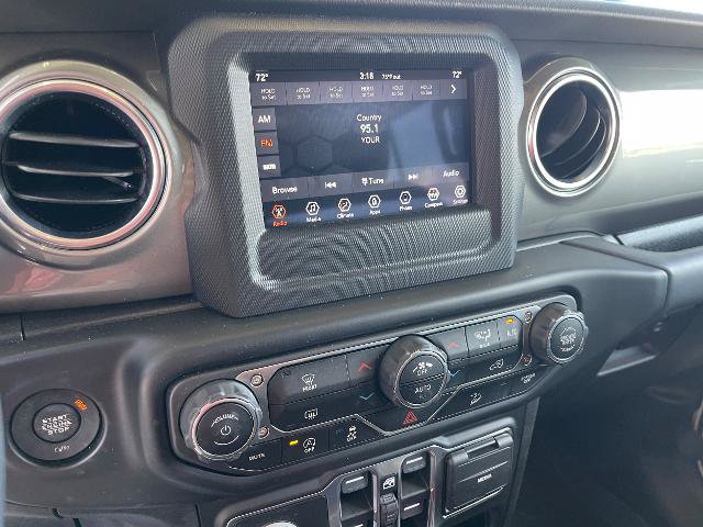 Used 2019 Jeep Wrangler Unlimited Sahara AWD/4WD image 18
