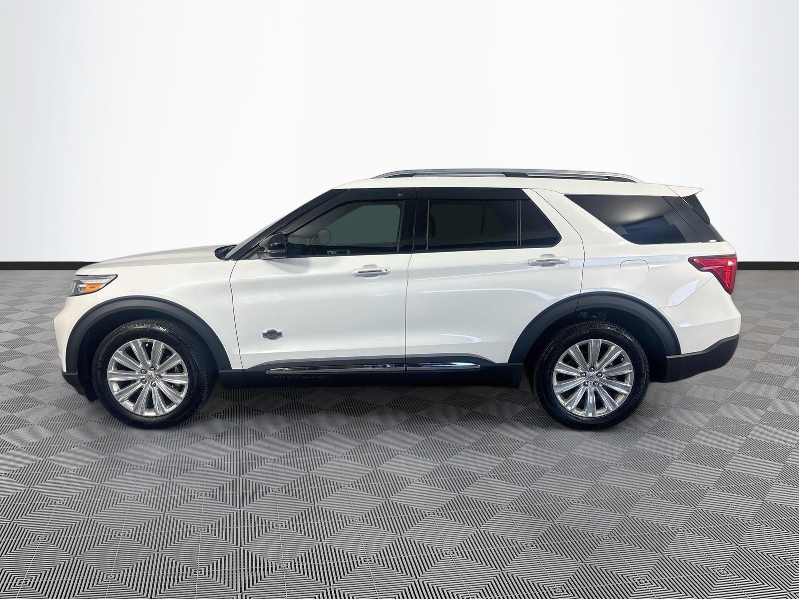 Certified 2023 Ford Explorer King Ranch w/ Technology Package AWD/4WD image 4