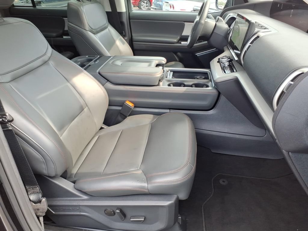 Certified 2025 Ford Expedition Active AWD/4WD image 3