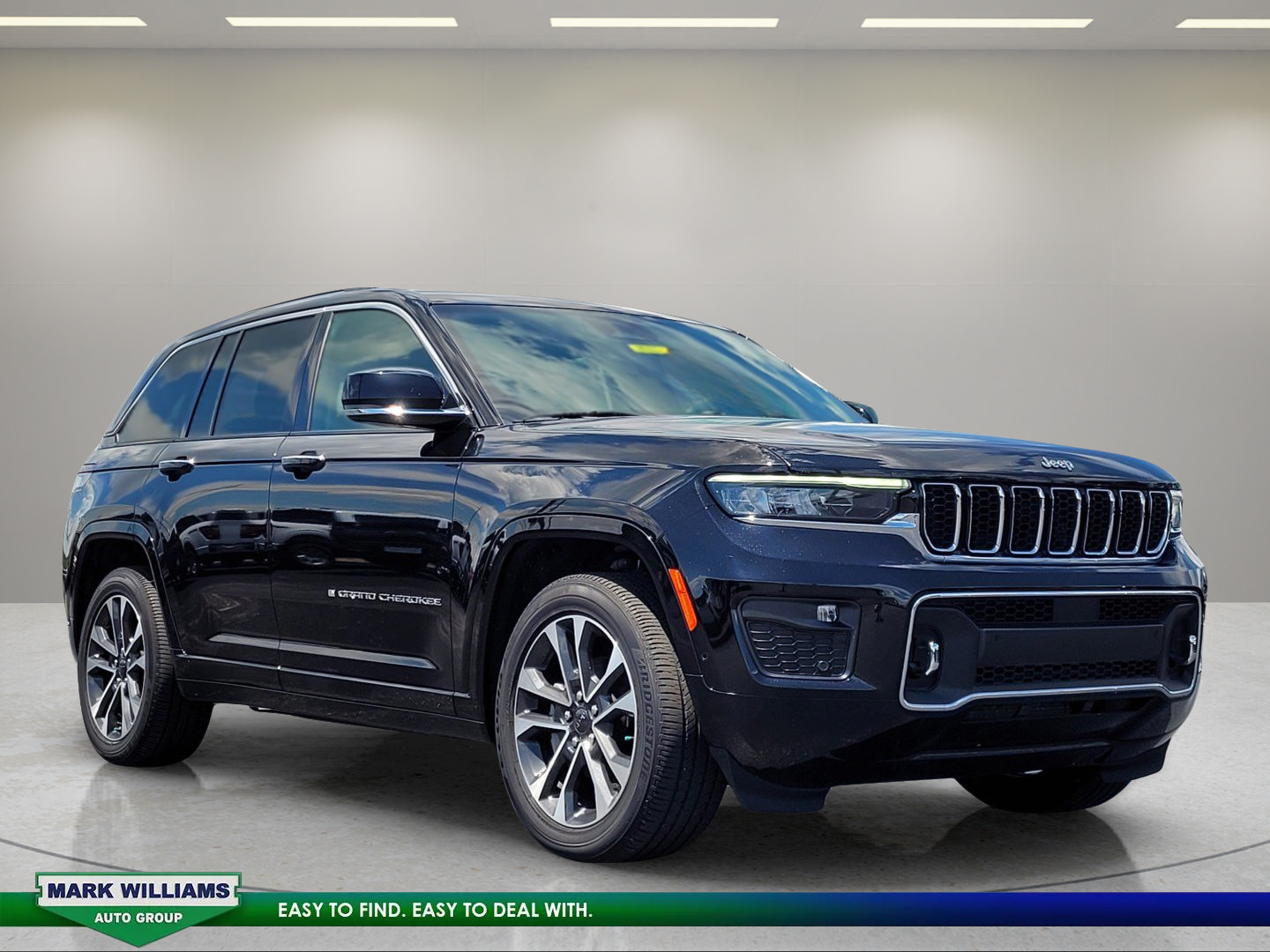 Used 2022 Jeep Grand Cherokee Overland w/ Luxury Tech Group IV AWD/4WD image 2