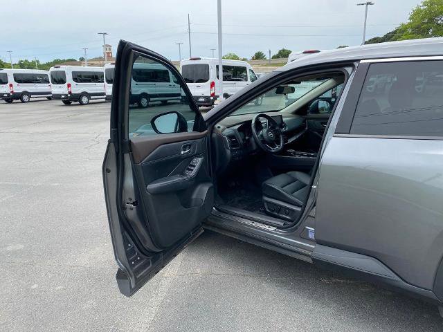 Used 2023 Nissan Rogue SV w/ SV Premium B Package FWD image 10