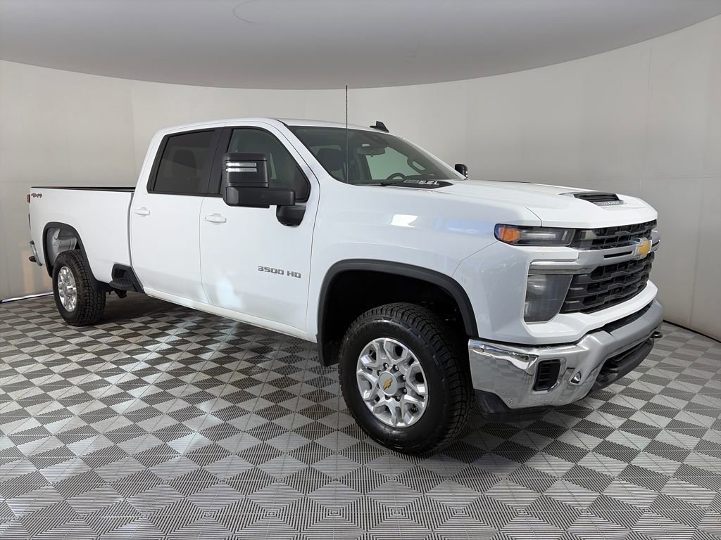 Used 2024 Chevrolet Silverado 3500 LT image 6