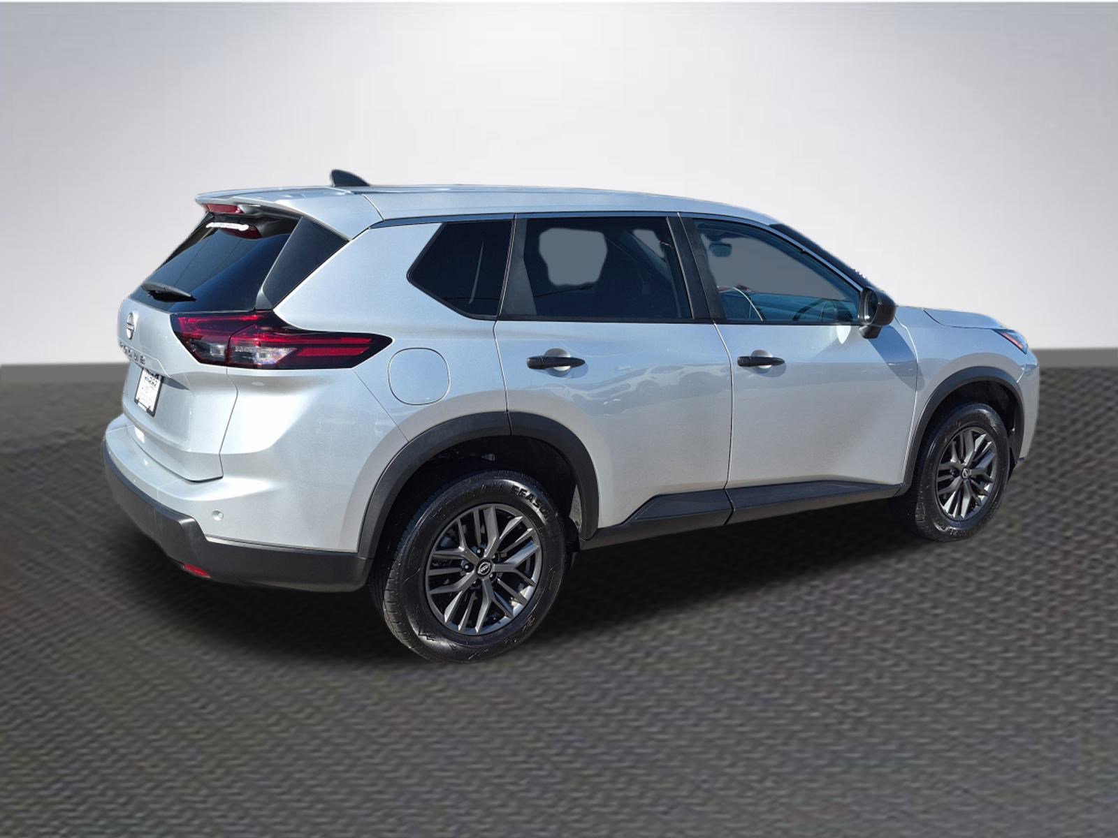 Used 2024 Nissan Rogue S image 4