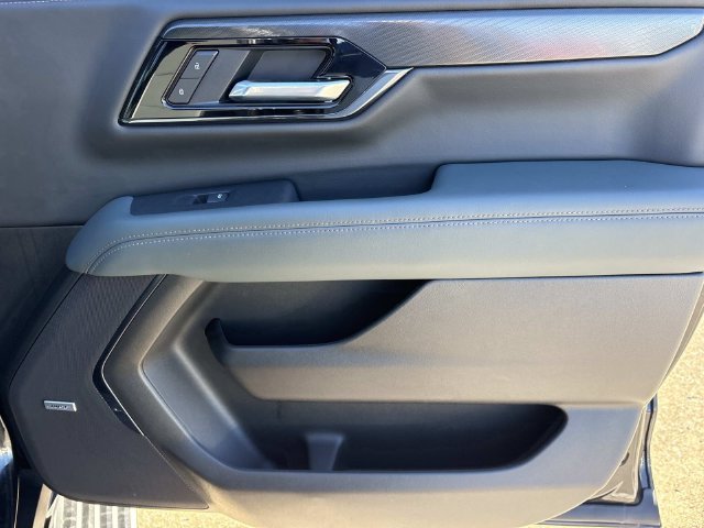 Used 2025 GMC Yukon XL AT4 w/ AT4 Premium Package AWD/4WD image 23