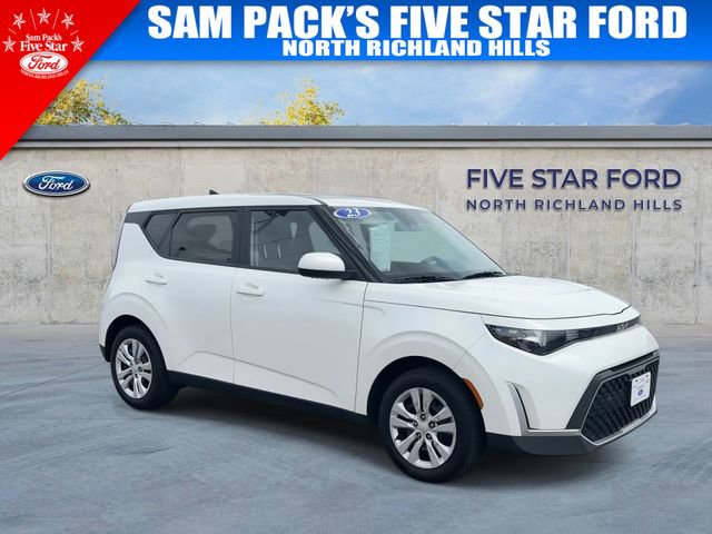 Used 2023 Kia Soul LX FWD image 2