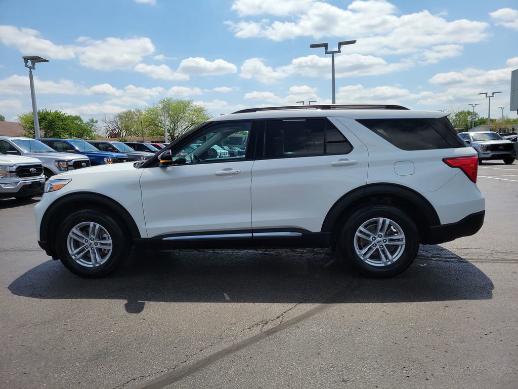 Certified 2023 Ford Explorer XLT w/ Equipment Group 202A AWD/4WD image 2