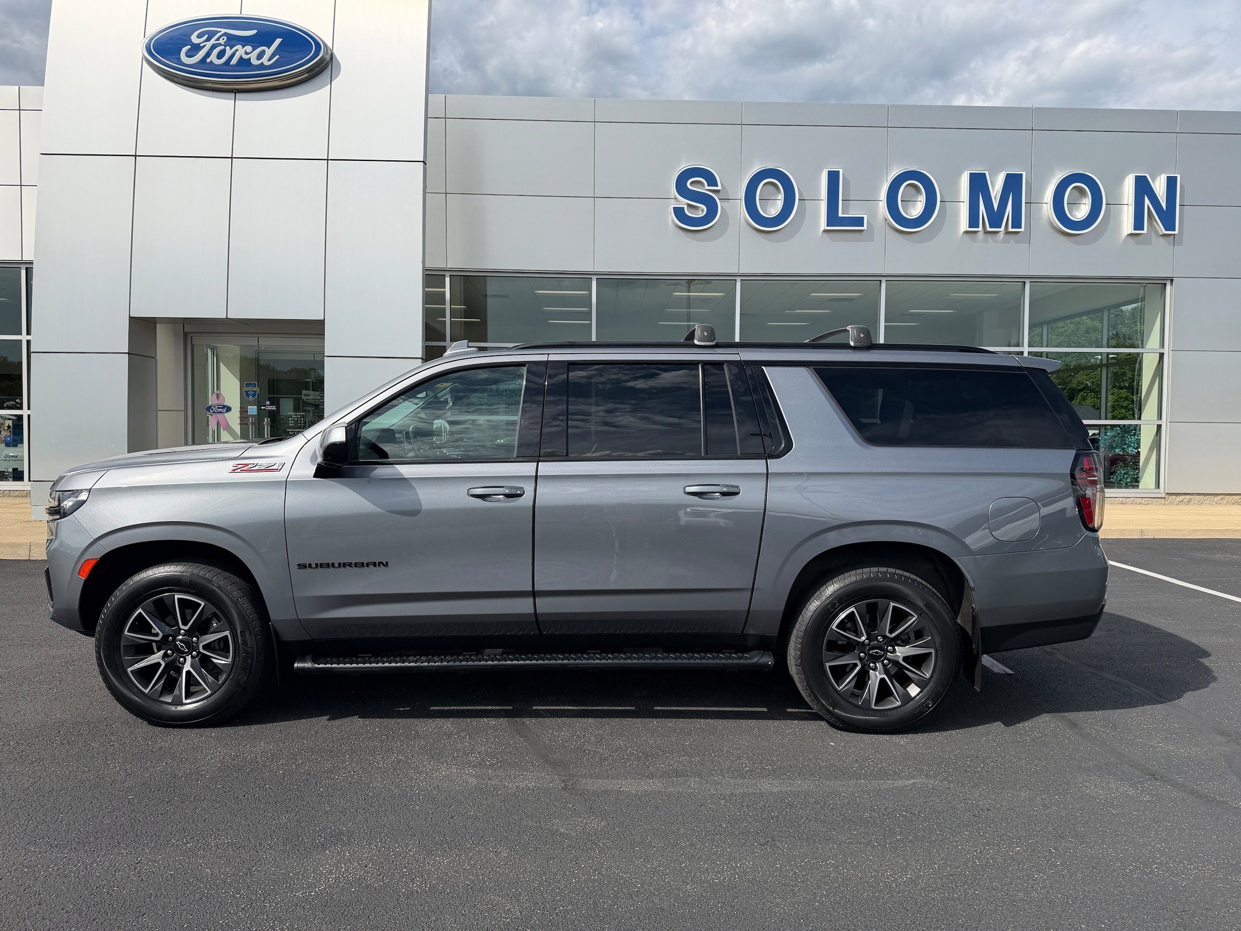 Used 2021 Chevrolet Suburban Z71 w/ Rear Media and Nav Package AWD/4WD image 9