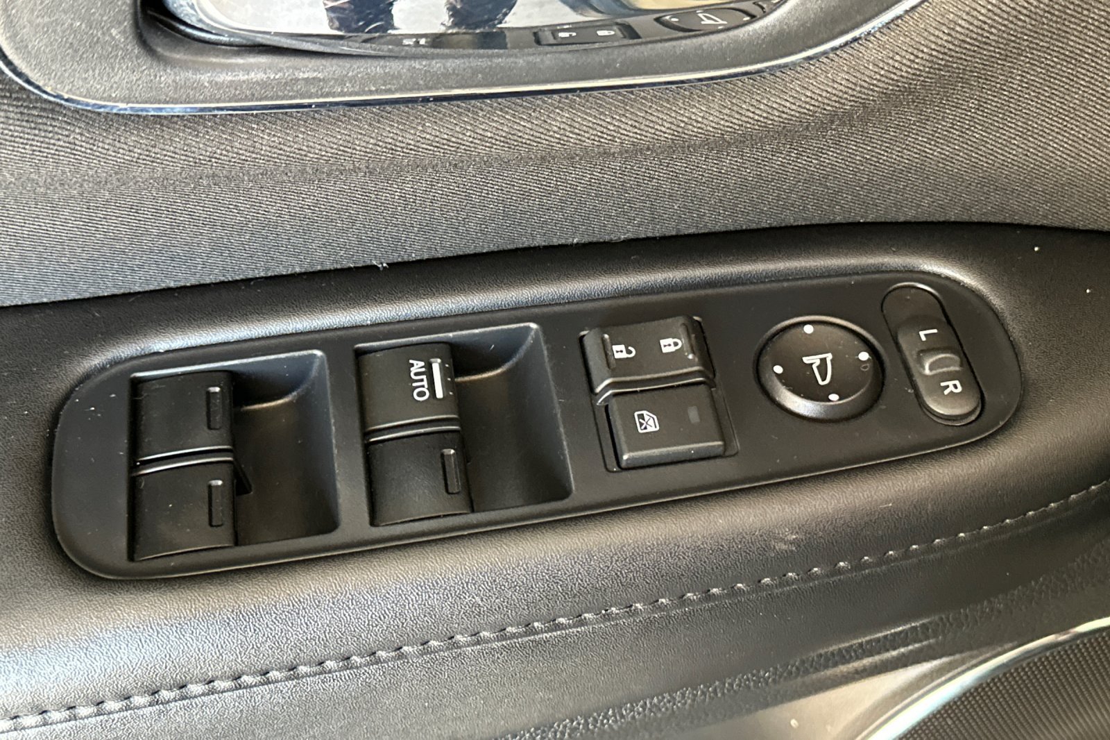 Used 2017 Honda HR-V EX image 11