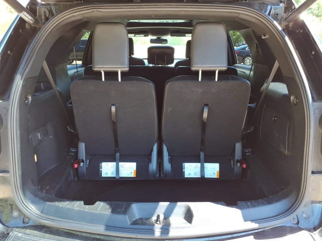 Certified 2018 Ford Explorer XLT w/ Equipment Group 202A AWD/4WD image 15