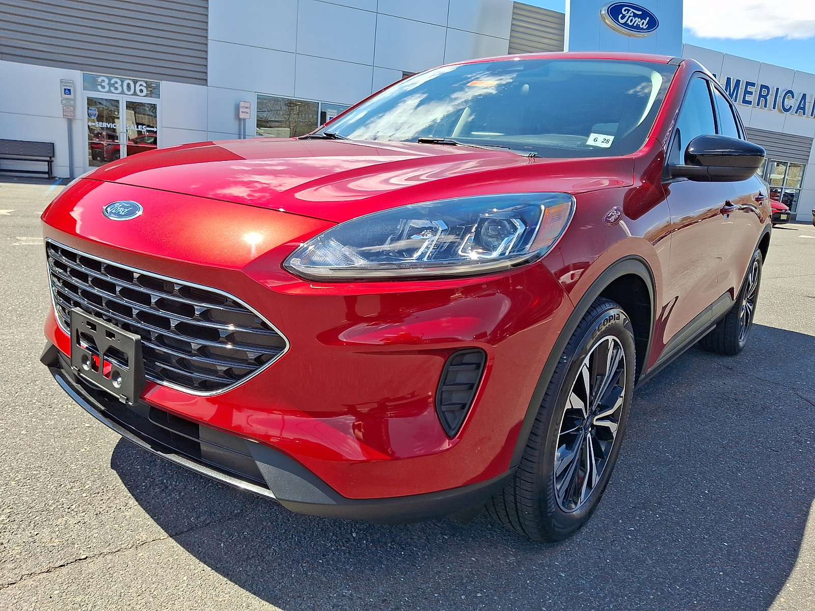 Certified 2022 Ford Escape SE w/ SE Sport Appearance Package image 4