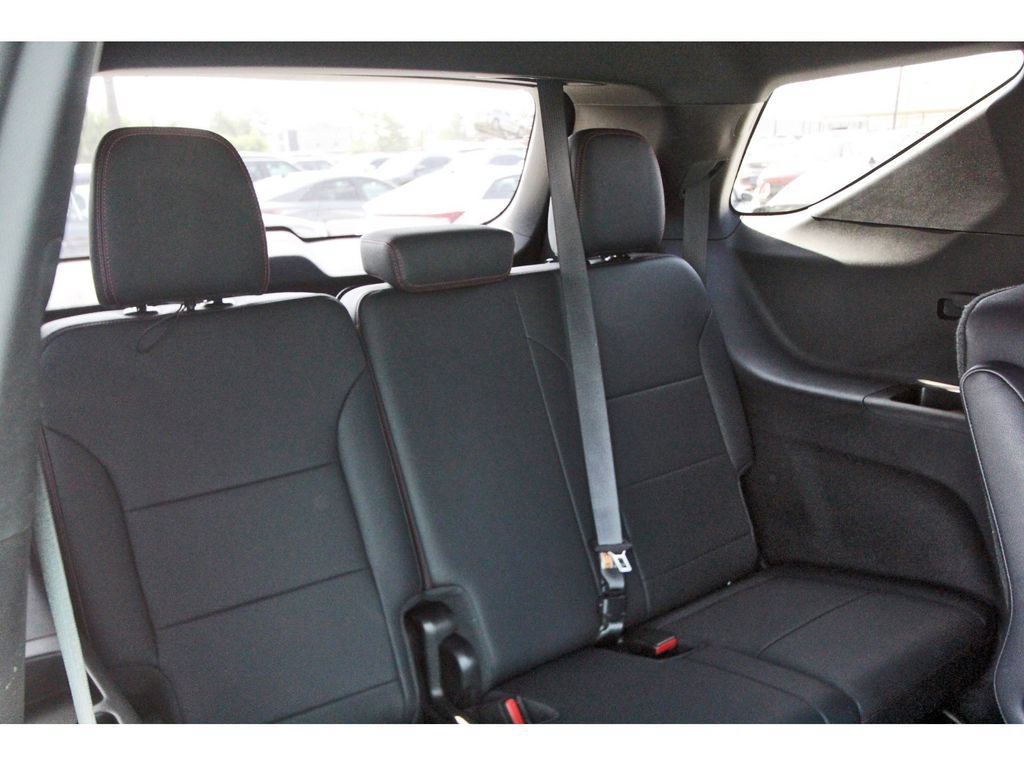 Used 2024 Chevrolet Traverse Z71 AWD/4WD image 10
