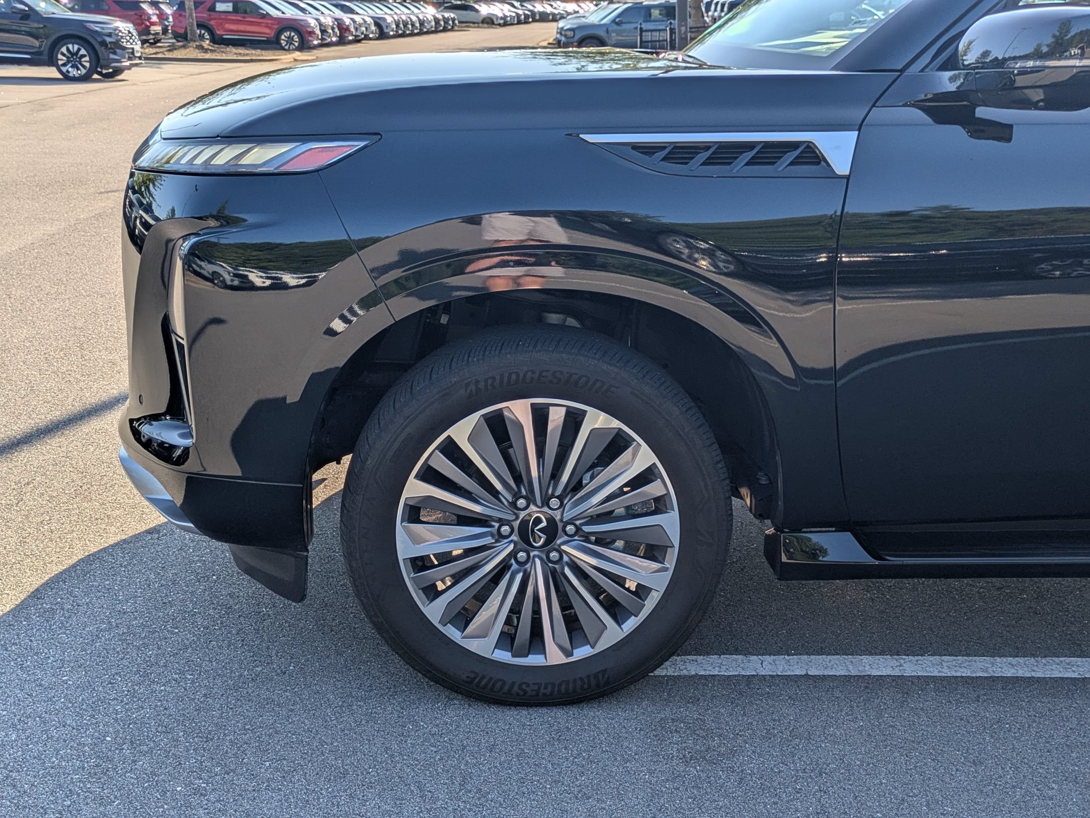 Used 2025 INFINITI QX80 Luxe AWD/4WD image 11