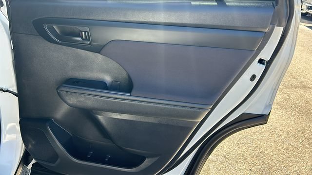Used 2024 Toyota Highlander LE FWD image 12