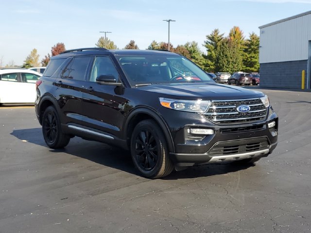 Certified 2023 Ford Explorer XLT w/ Equipment Group 202A AWD/4WD image 2