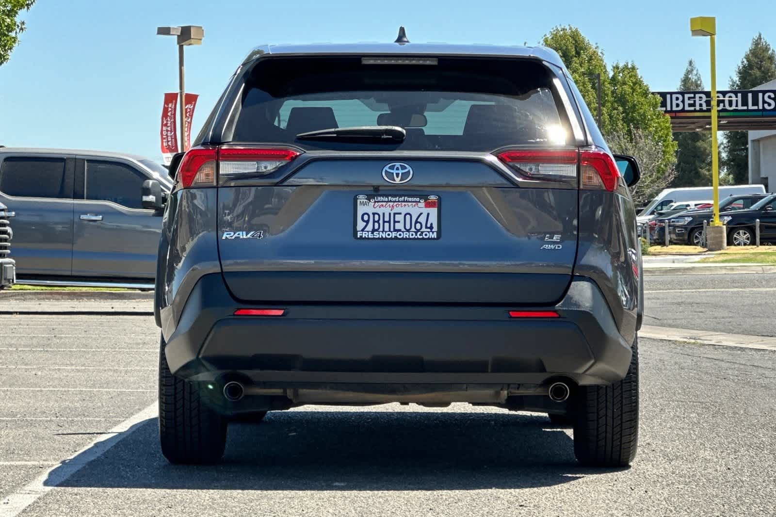Used 2022 Toyota RAV4 LE AWD/4WD image 8