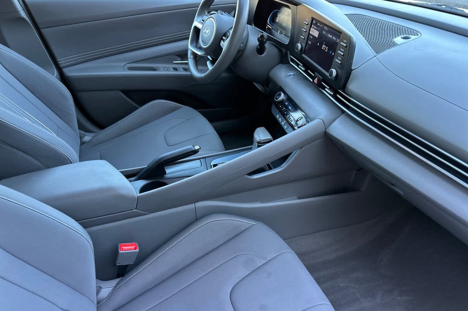 Used 2025 Hyundai Elantra Sport FWD image 15