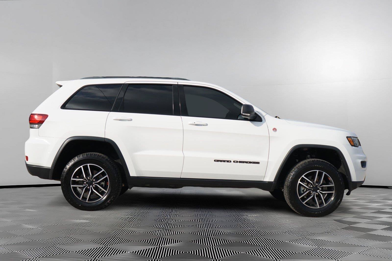 Used 2021 Jeep Grand Cherokee Trailhawk w/ Trailhawk Luxury Group AWD/4WD image 4