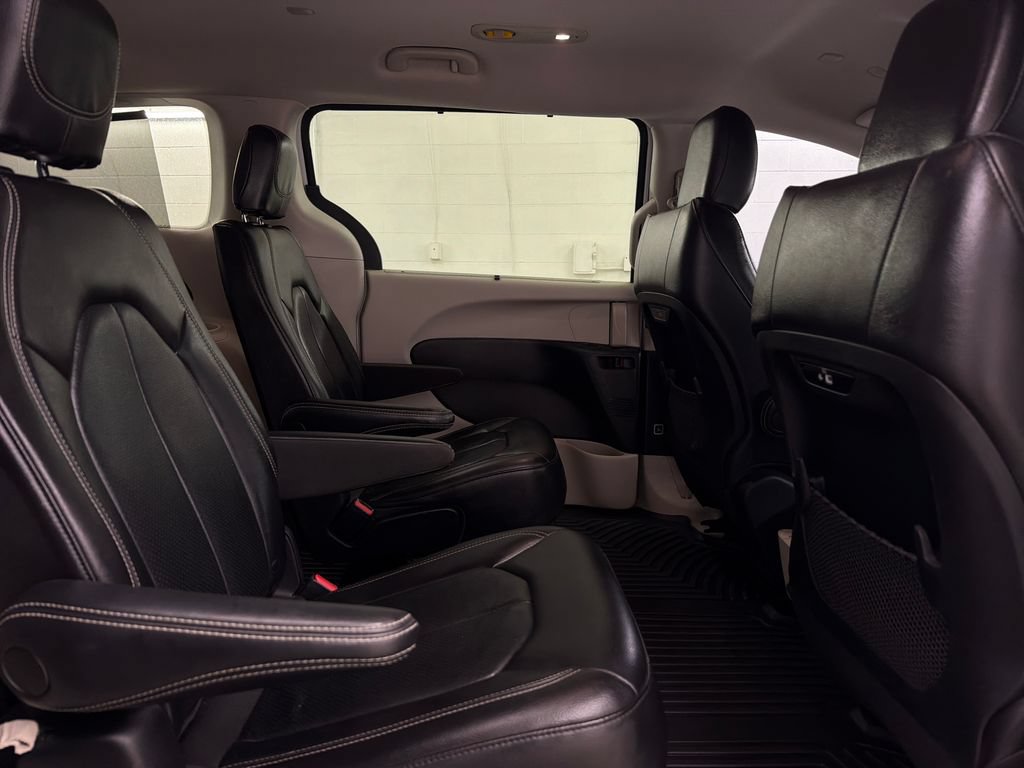Used 2022 Chrysler Pacifica Touring-L FWD image 30