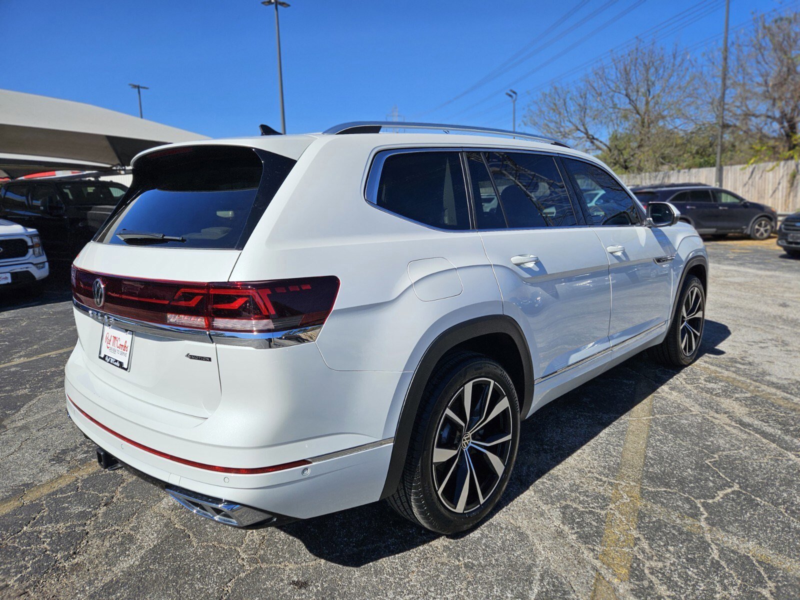 Used 2025 Volkswagen Atlas SEL Premium R-Line image 3