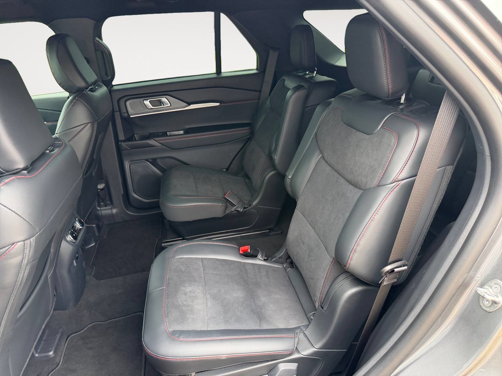 Certified 2026 Ford Explorer ST AWD/4WD image 13