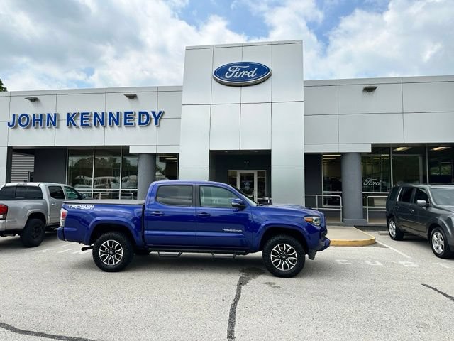 Used 2022 Toyota Tacoma TRD Sport AWD/4WD image 23