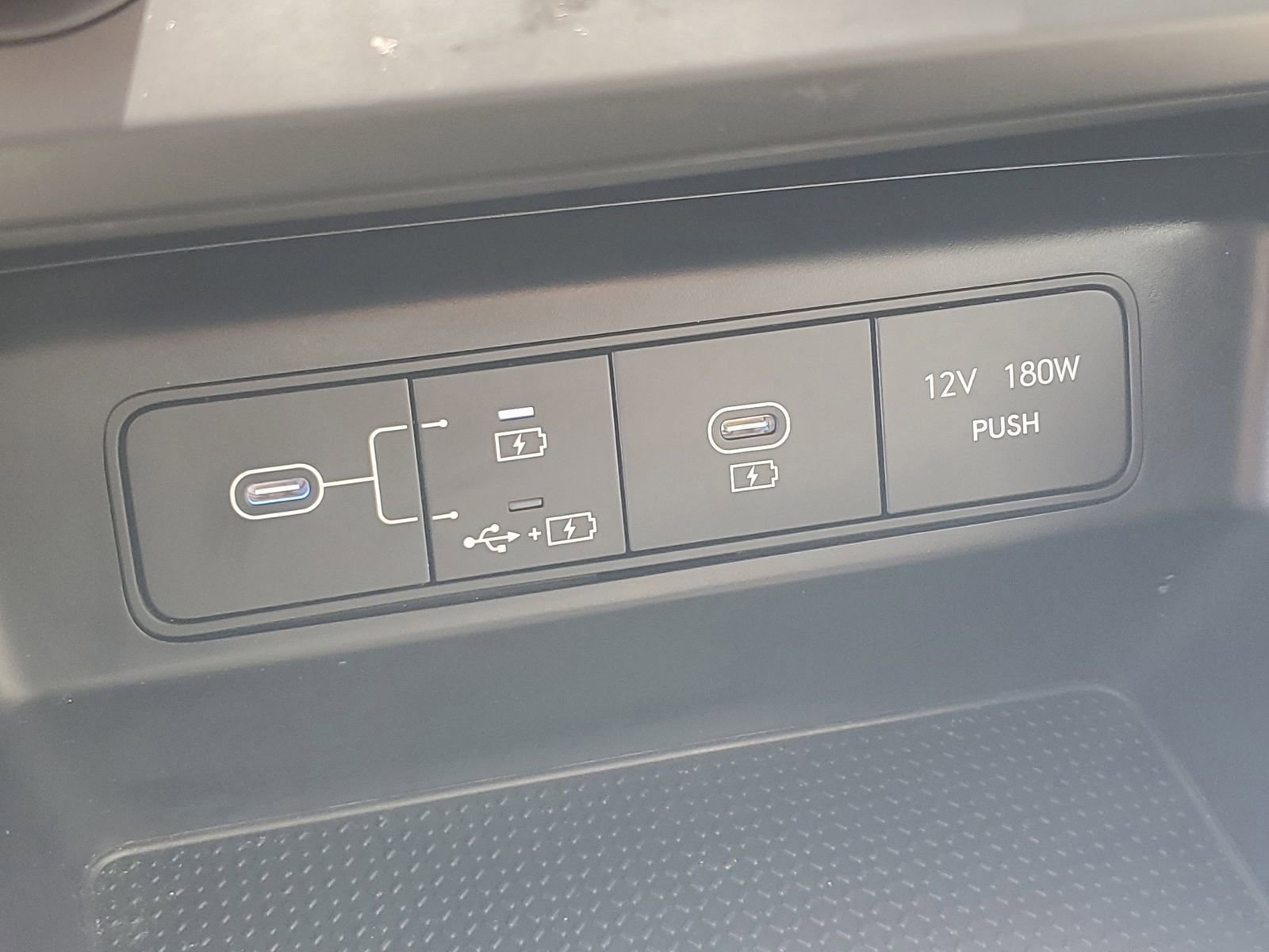 Used 2025 Hyundai Tucson SE image 24