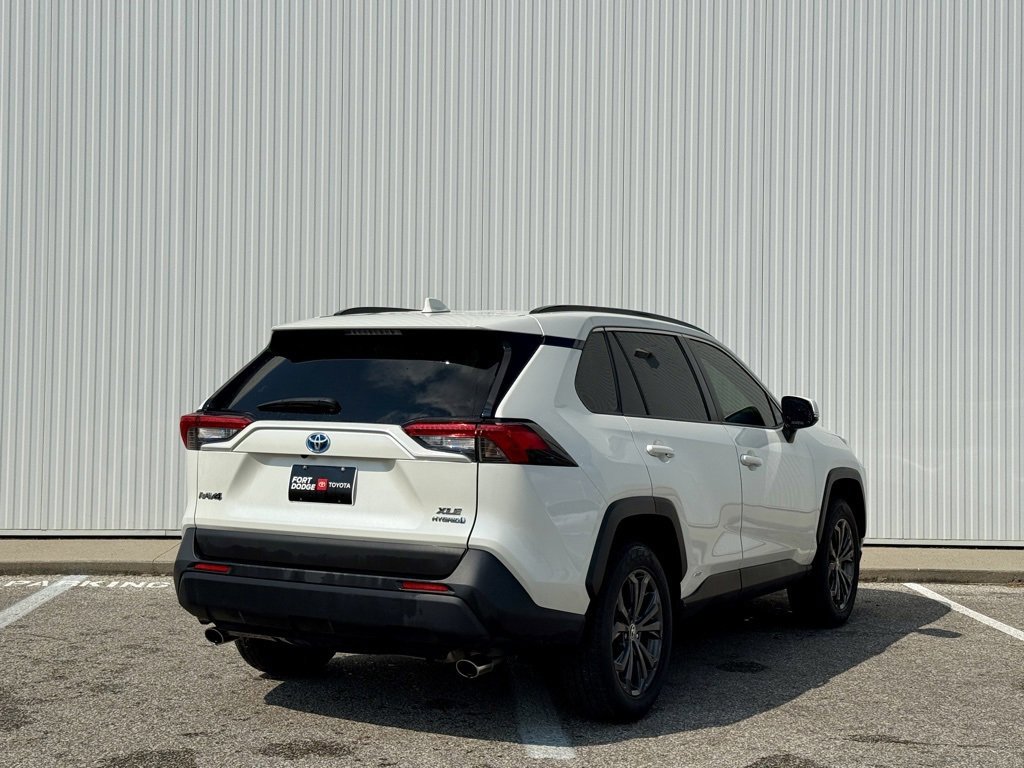 Used 2022 Toyota RAV4 XLE Premium image 4
