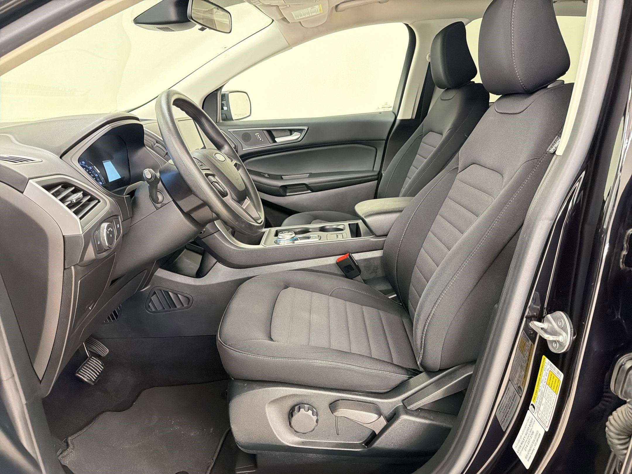 Certified 2022 Ford Edge SE w/ Black Appearance Package AWD/4WD image 5