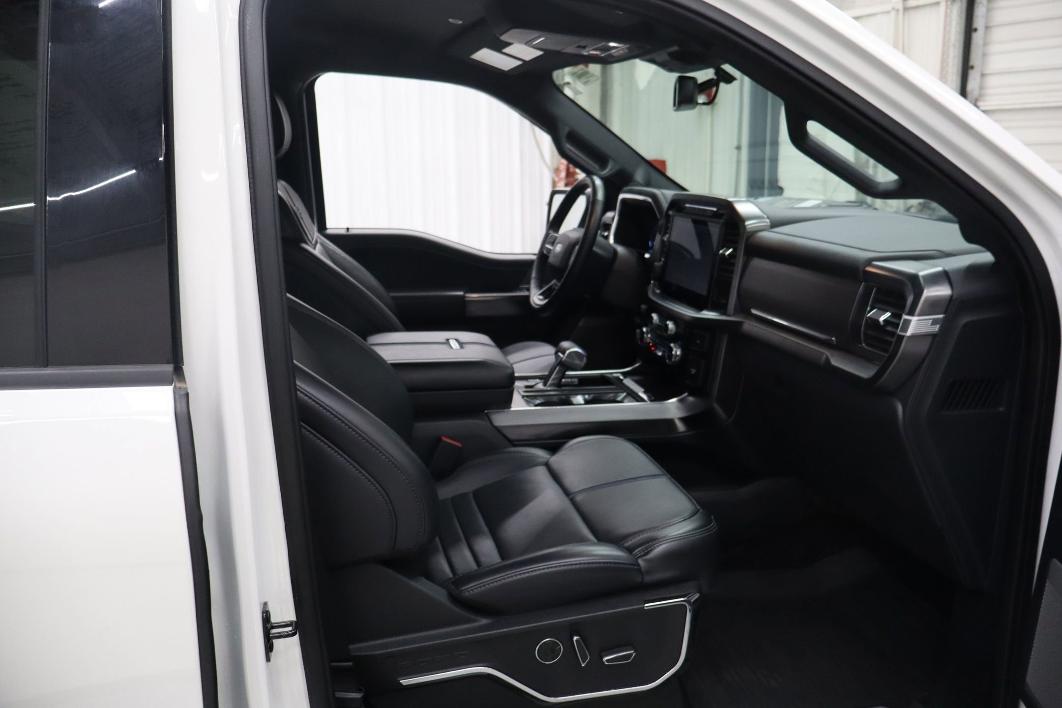 Certified 2024 Ford F150 Platinum image 27