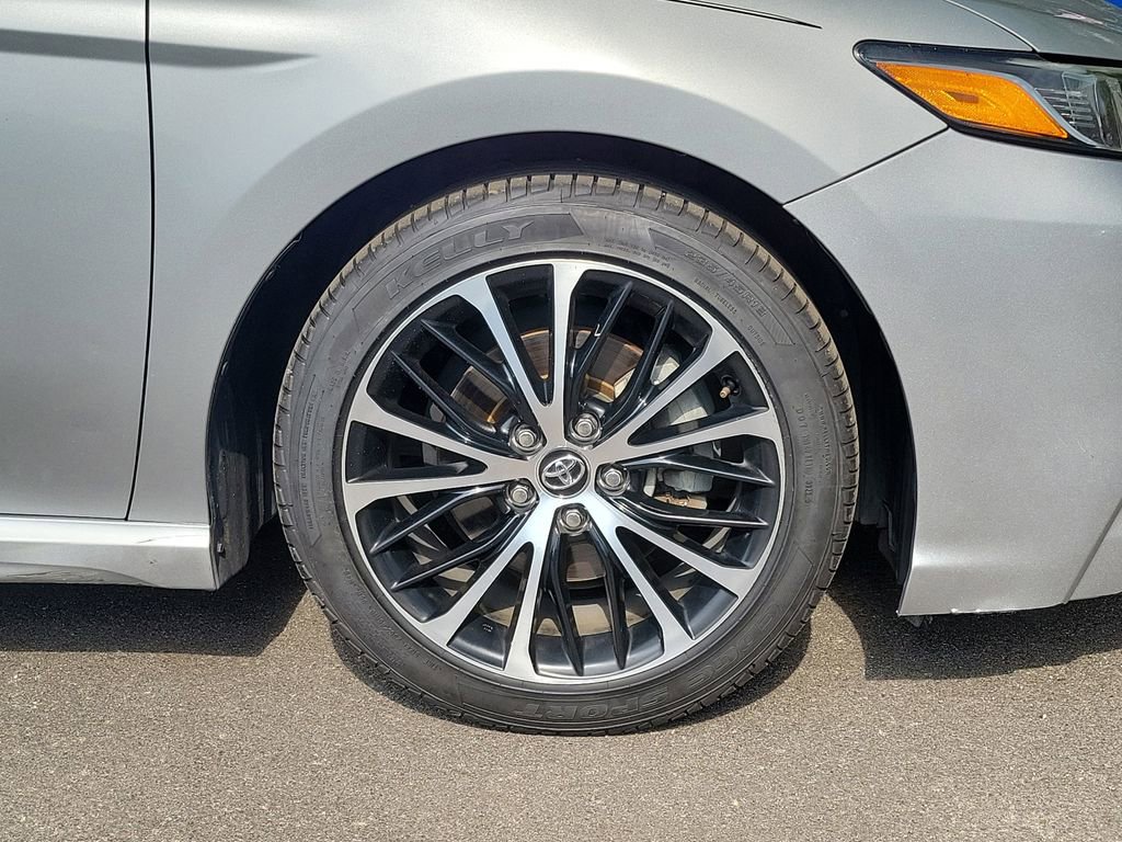 Used 2020 Toyota Camry SE FWD image 5