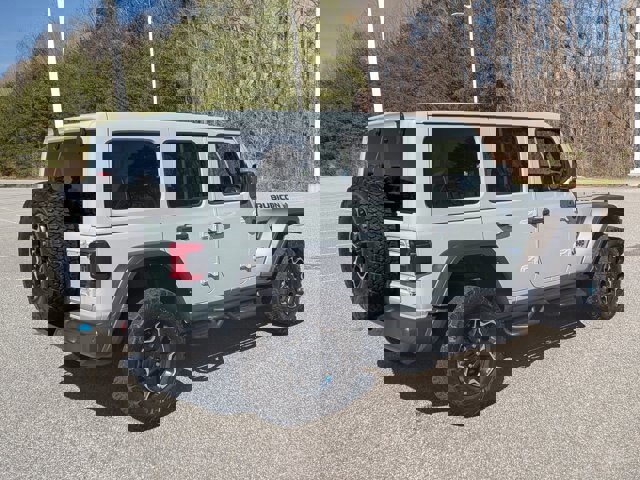 Used 2023 Jeep Wrangler Rubicon w/ Safety Group image 5
