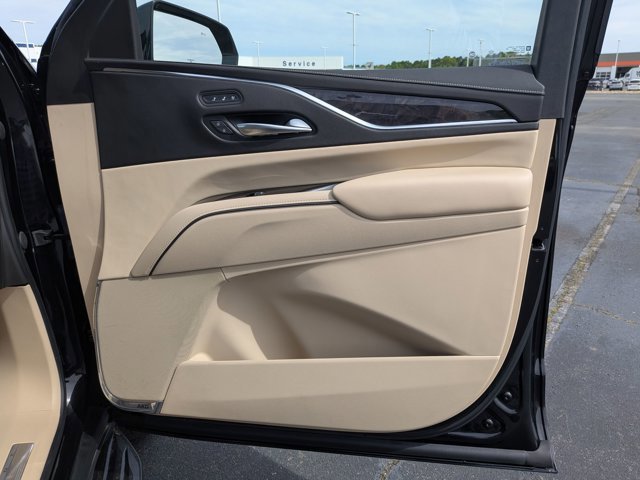 Used 2023 Cadillac Escalade ESV Premium Luxury image 33