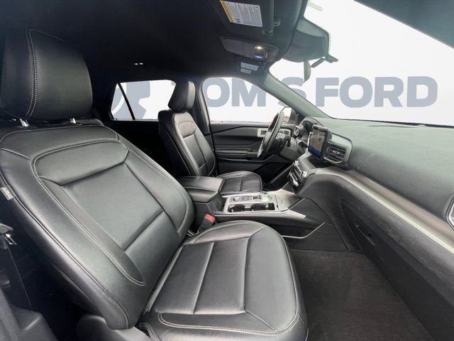 Certified 2020 Ford Explorer XLT w/ Equipment Group 202A AWD/4WD image 17