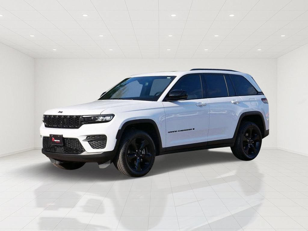 Used 2022 Jeep Grand Cherokee Altitude AWD/4WD image 6
