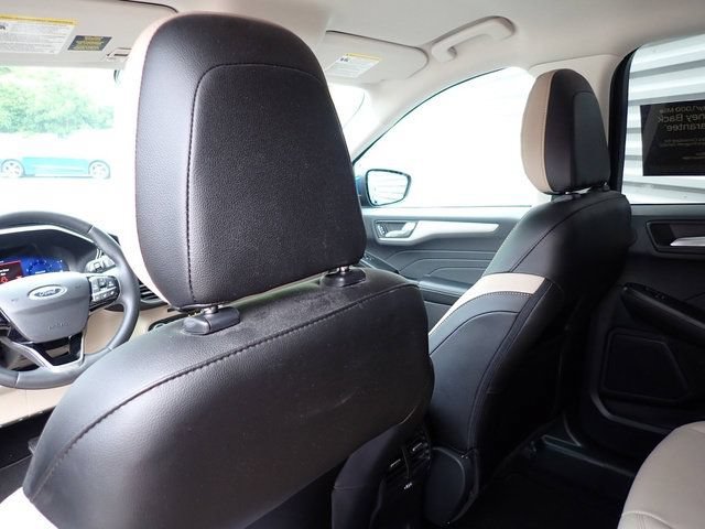 Certified 2022 Ford Escape SEL w/ Technology Package AWD/4WD image 19