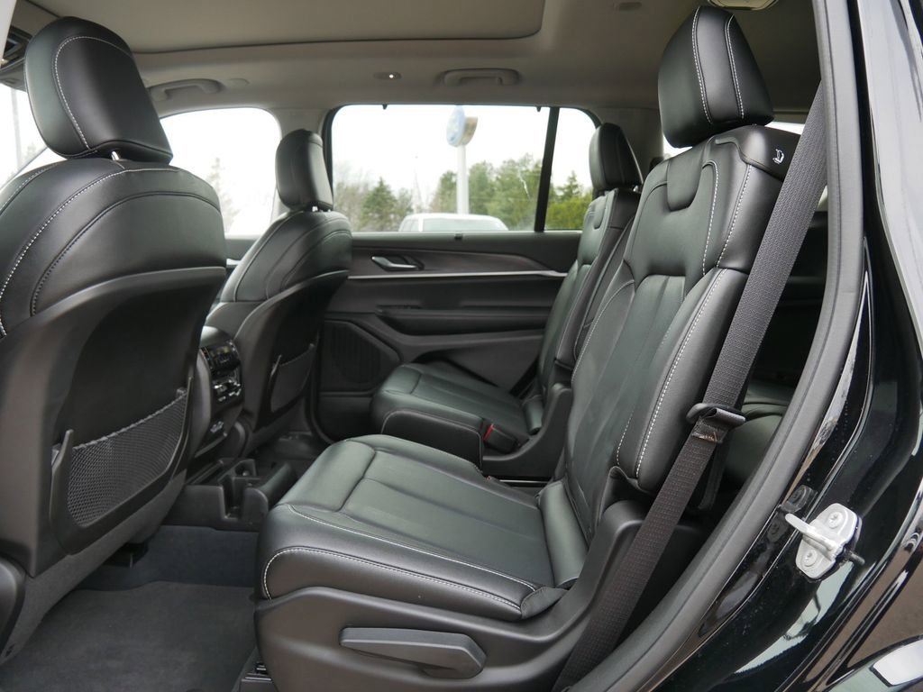 Used 2023 Jeep Grand Cherokee L Limited w/ Luxury Tech Group II AWD/4WD image 9