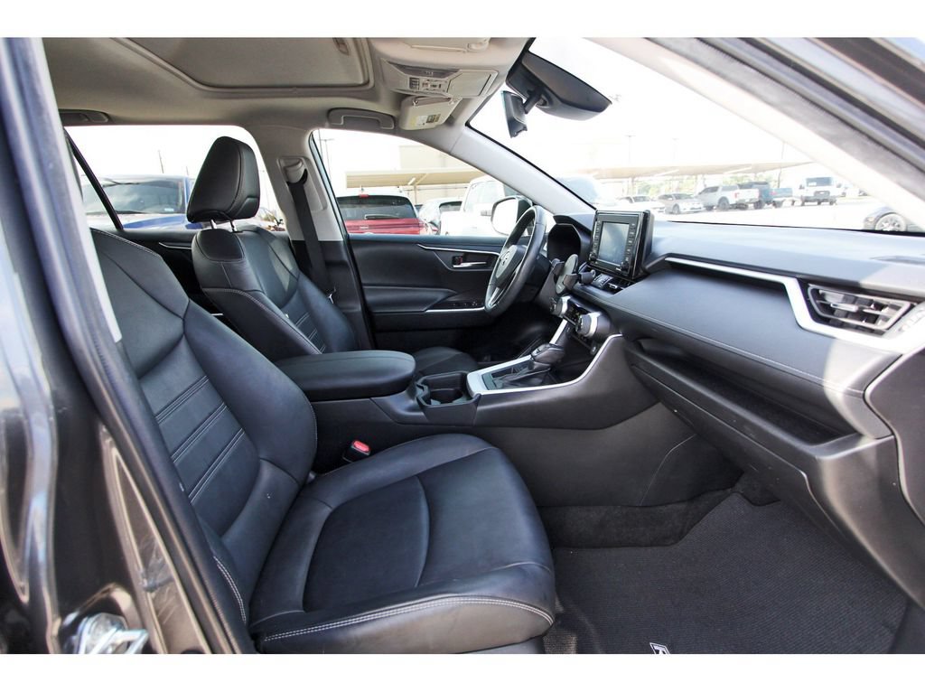 Used 2021 Toyota RAV4 XLE Premium FWD image 25
