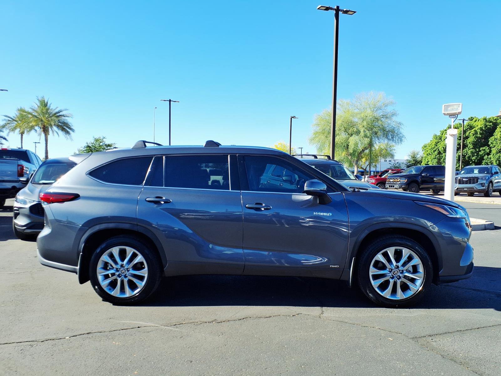 Used 2021 Toyota Highlander Limited image 2