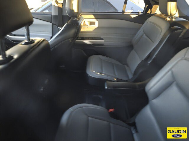 Certified 2021 Ford Explorer XLT w/ Equipment Group 202A RWD image 5