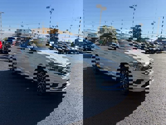 Used 2021 Volkswagen Jetta SE w/ SE Cold Weather Package