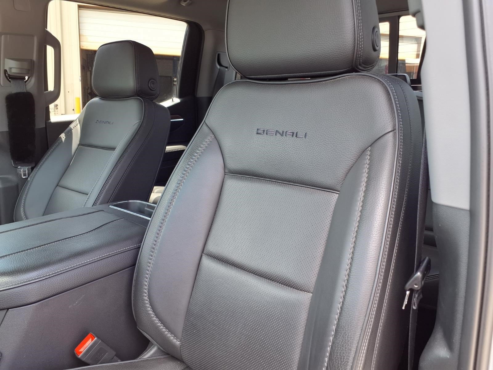 Used 2024 GMC Sierra 1500 Denali w/ Denali Reserve Package AWD/4WD image 15