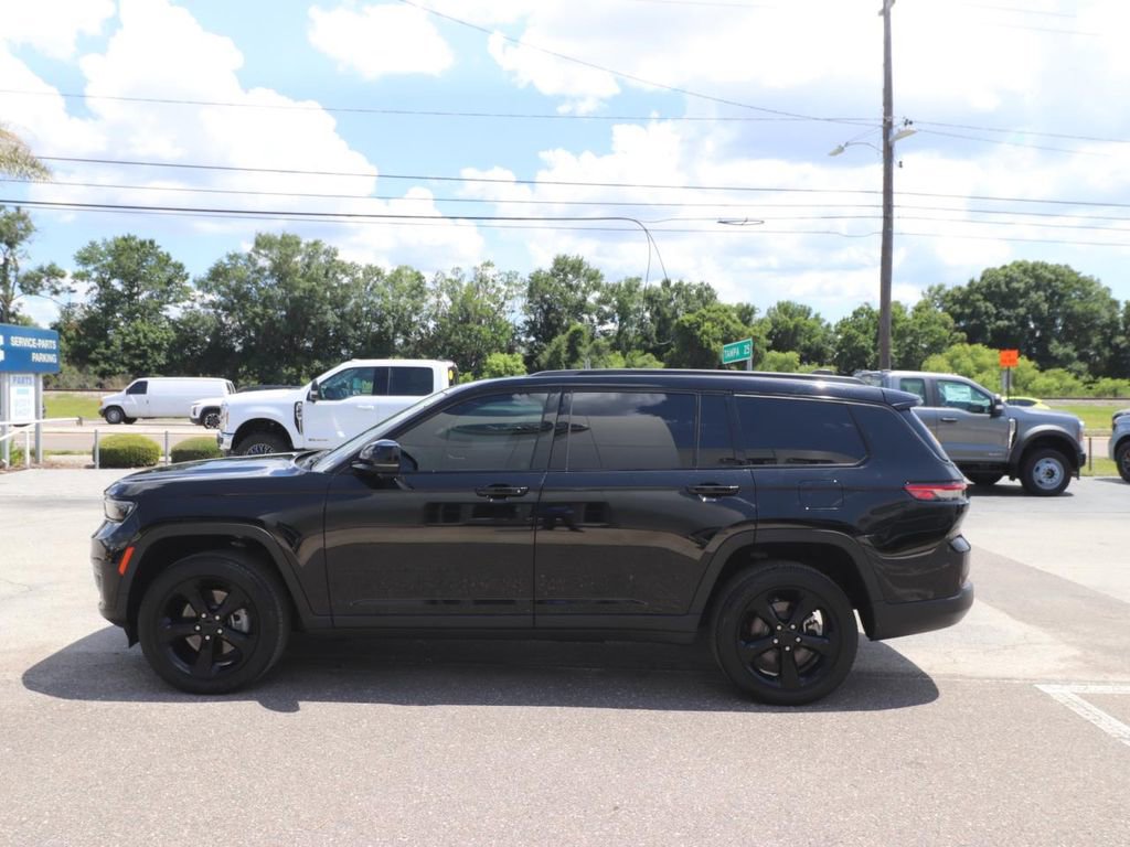 Used 2023 Jeep Grand Cherokee L Laredo RWD image 8